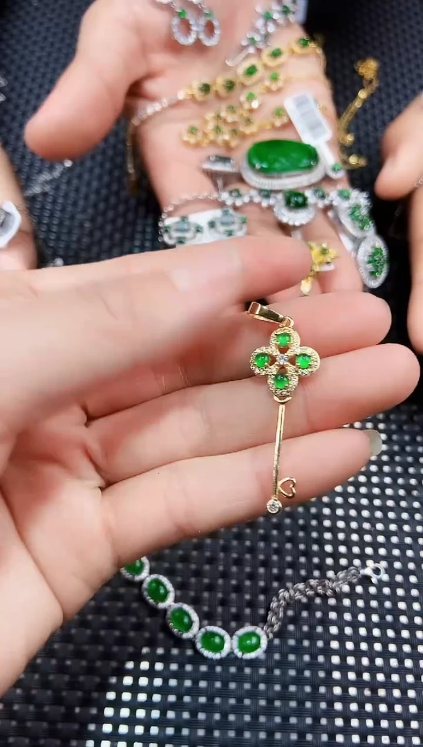 【闪购商品】翡翠吊坠(不含链)未镶嵌111111111