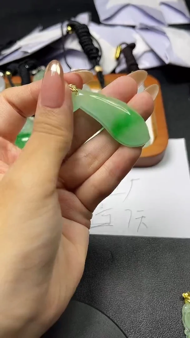 时尚女士精品吊坠