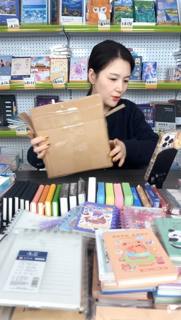 整点福利-仅限1单-本册集装箱8件套【随机封面】