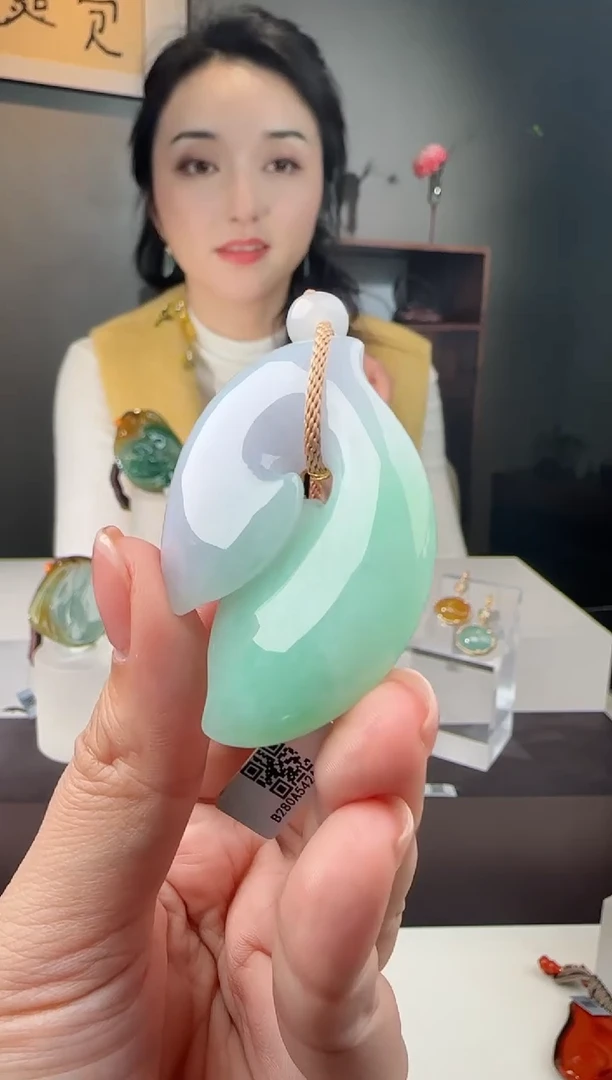 颈饰未镶嵌翡翠形意春带彩