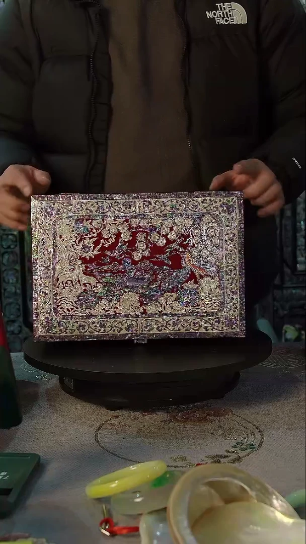 鱼锁绒布底·弘贝雅螺钿漆器文化馆