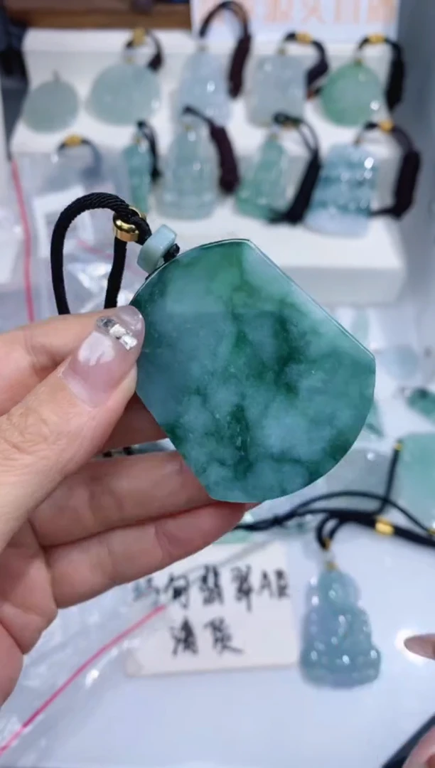 颈饰未镶嵌翡翠吊坠