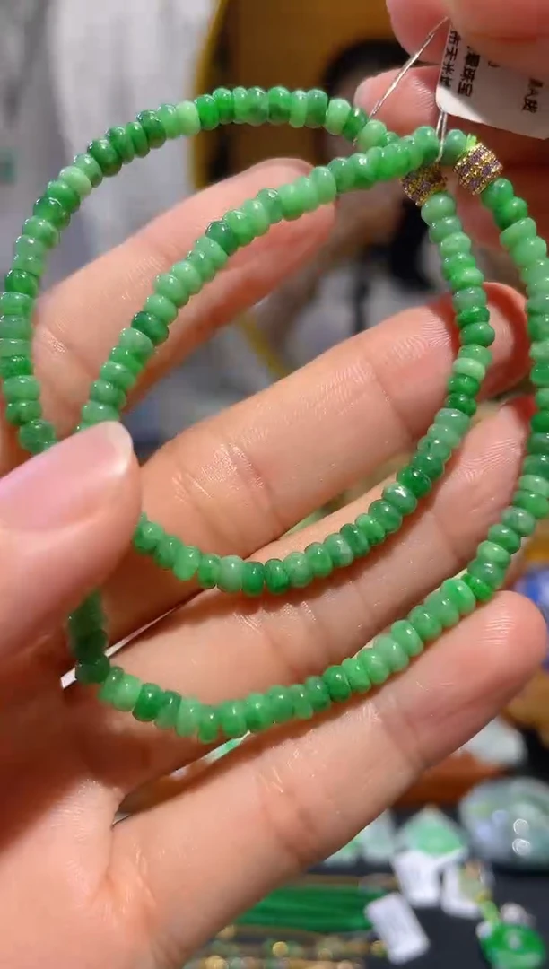 翡翠未镶嵌颈饰手串 多样性发货 发其一