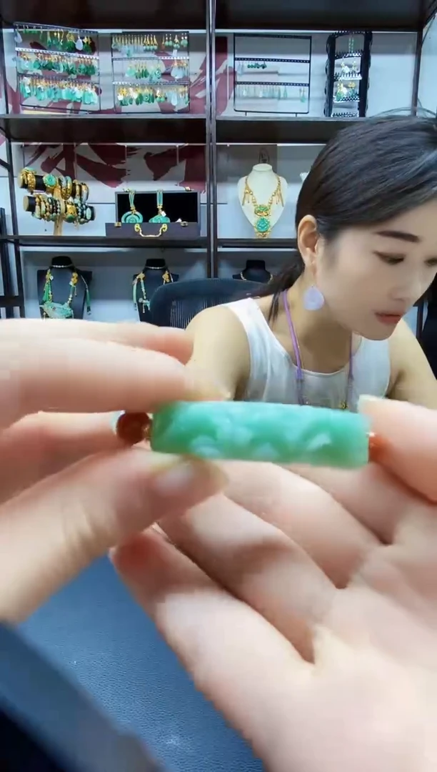 颈饰未镶嵌翡翠手串