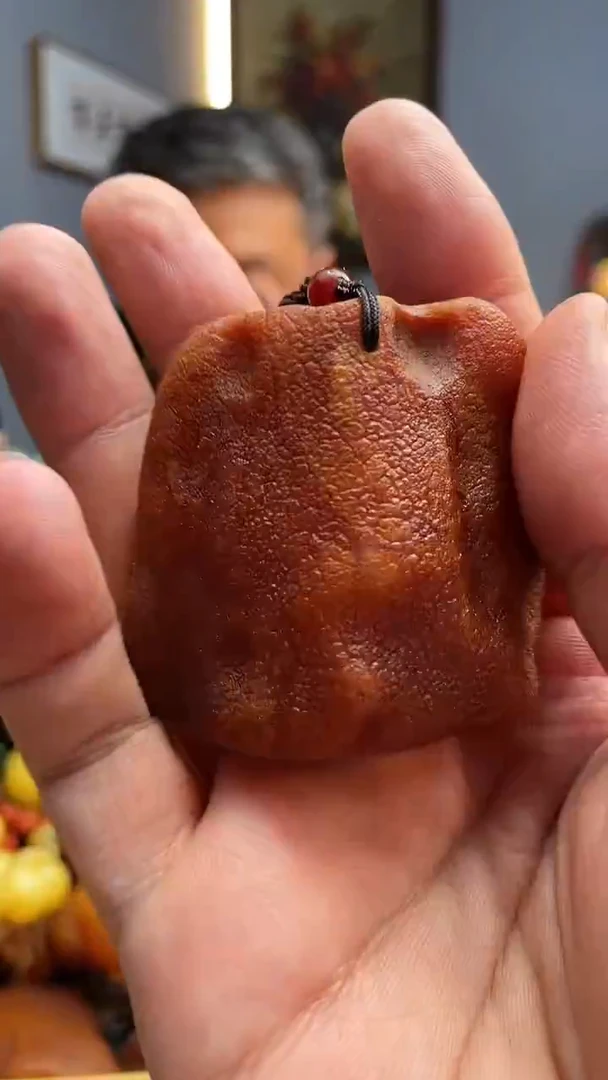 未镶嵌颈饰琥珀吊坠