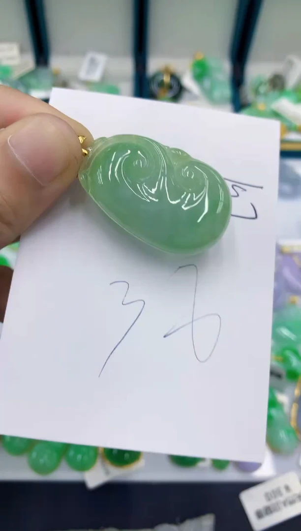 翡翠挂件未镶嵌翡翠