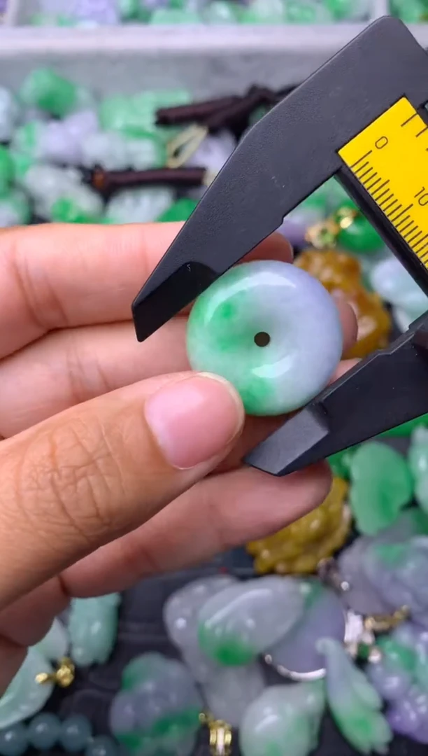 颈饰未镶嵌翡翠缅甸翡翠吊坠