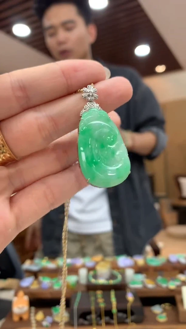 翡翠18K金镶嵌吊坠(不含链)如意