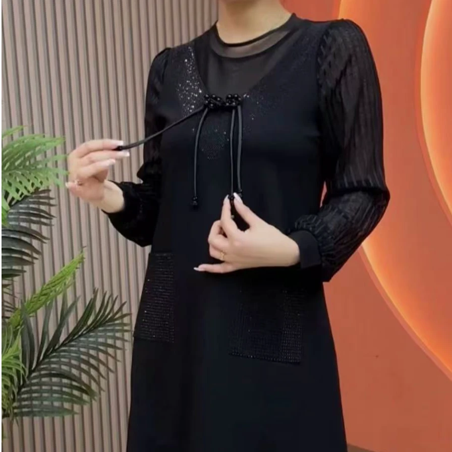 春季时尚女装宽松大码遮肚百搭休闲洋气显瘦圆领双兜黑色连衣裙