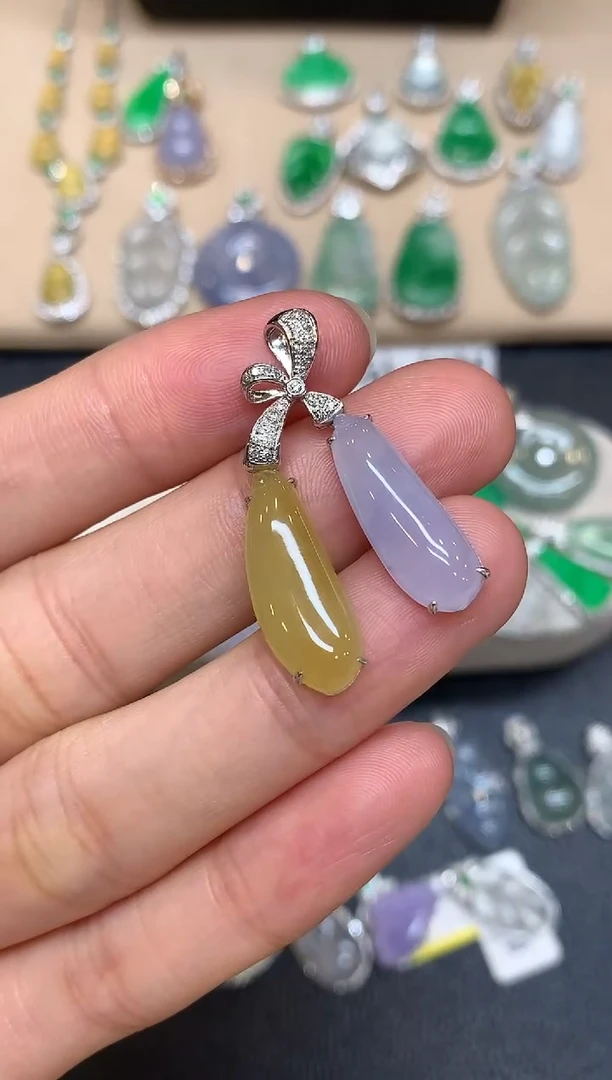 颈饰18K金镶嵌翡翠福瓜【无服务费