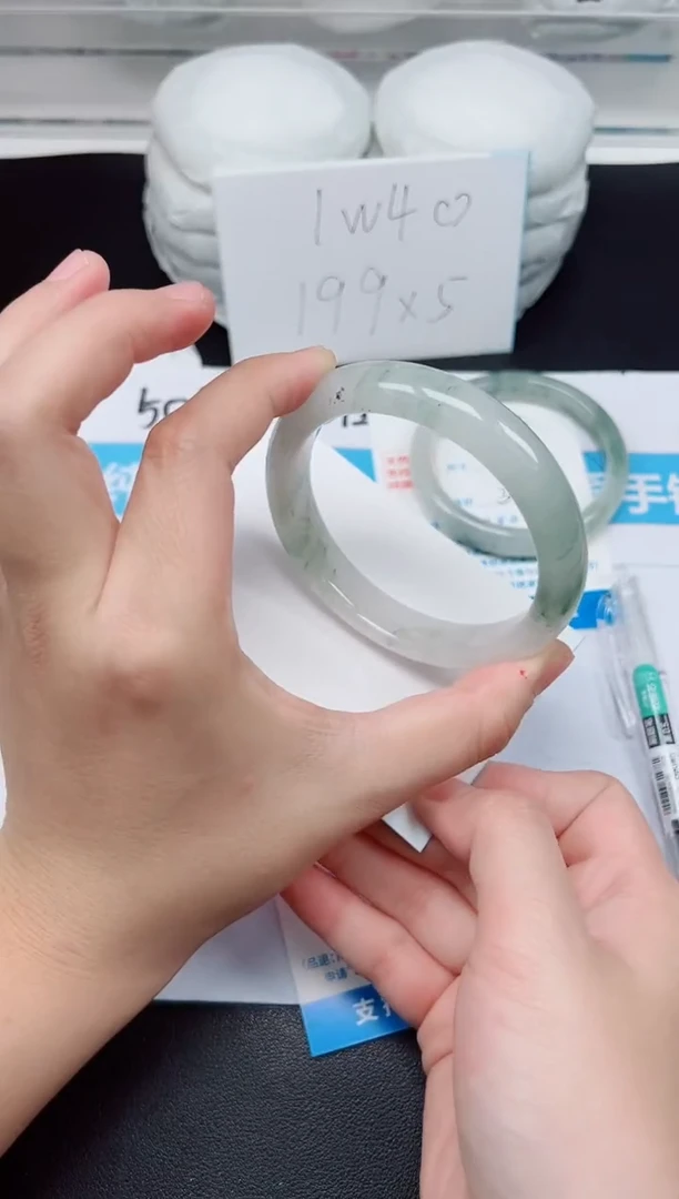 【闪购商品】石英质玉手镯未镶嵌G126-60.2