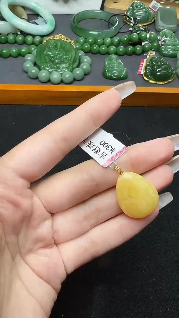 【闪购商品】蜜蜡吊坠(赠链)未镶嵌63