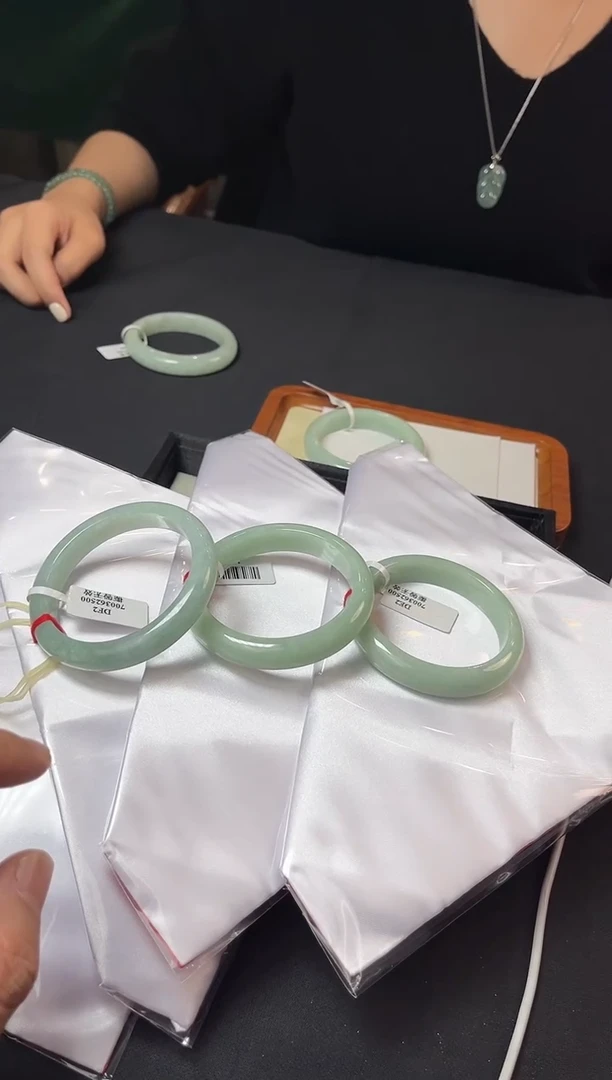 未镶嵌手镯翡翠10213/多样性发一个