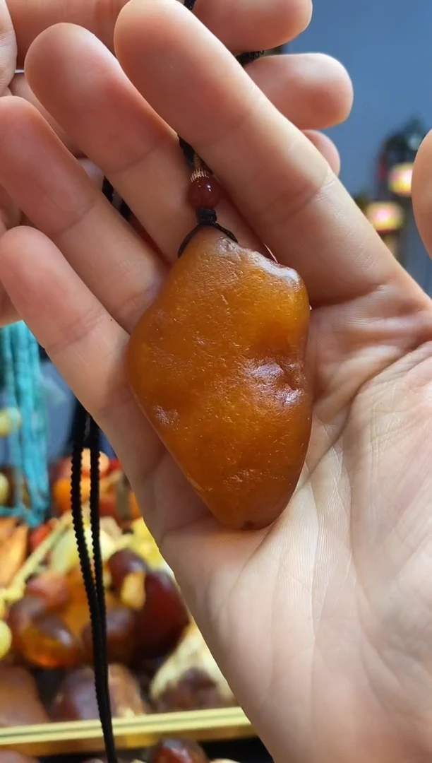 未镶嵌颈饰琥珀吊坠