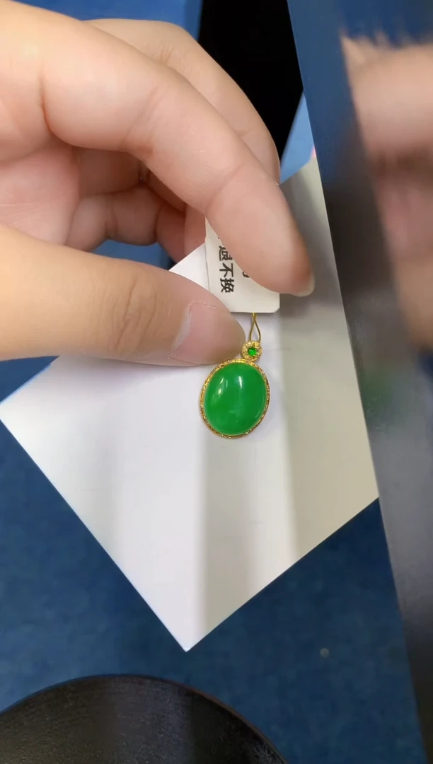 翡翠18K金镶嵌颈饰000000000