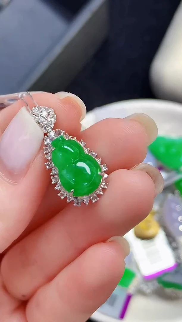 吊坠(不含链)18K金镶嵌翡翠SY