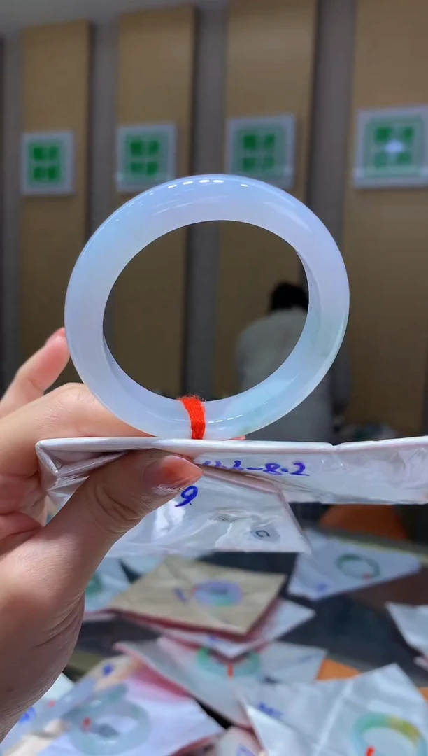 翡翠手镯未镶嵌-Q81 圈口52.6