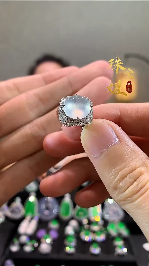 18K金镶嵌戒指翡翠戒指