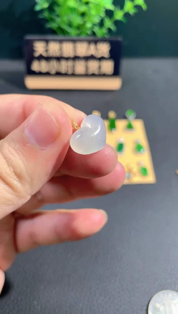 【闪购商品】翡翠颈饰18K金镶嵌翡翠