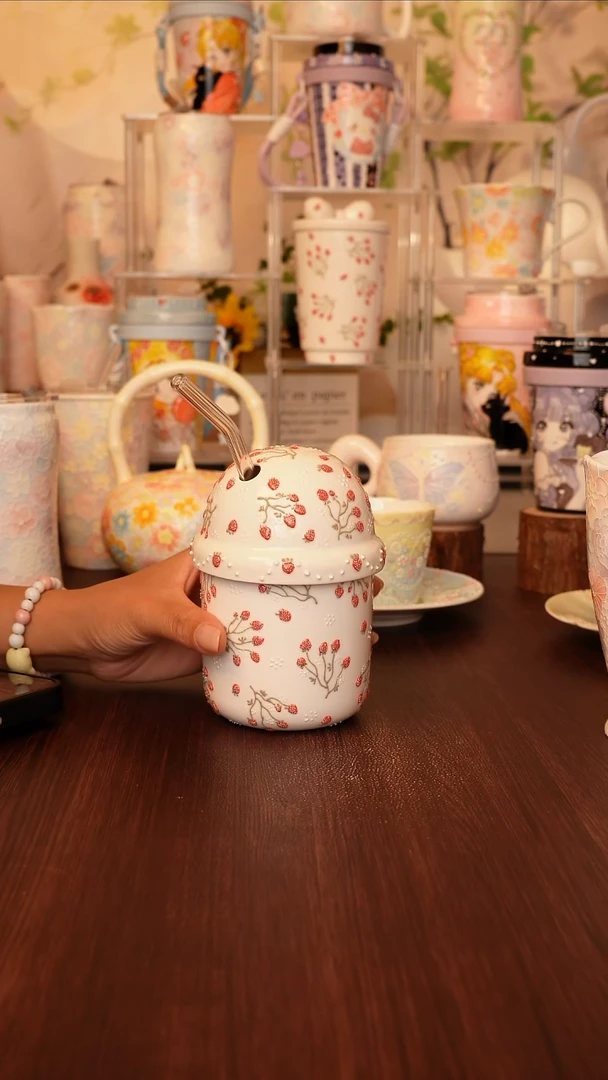 陶景德镇手绘的杯子