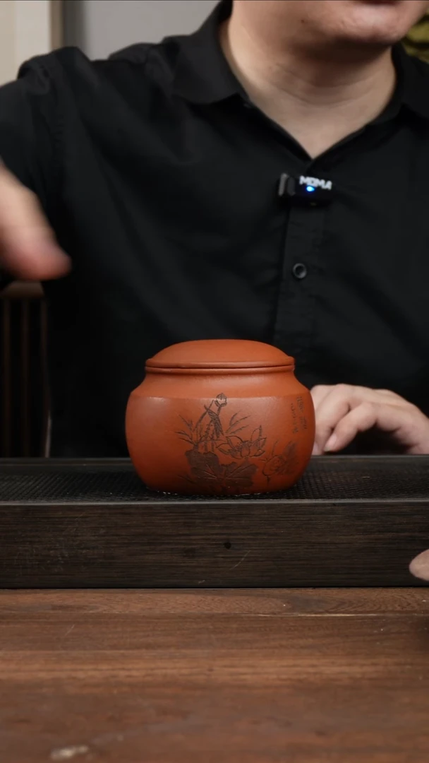 茶杯紫砂红清水莲花刻绘扁茶叶罐 ！