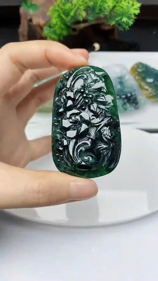 【闪购商品】翡翠颈饰未镶嵌