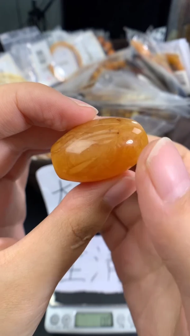 蜜蜡未镶嵌珠宝奇石92