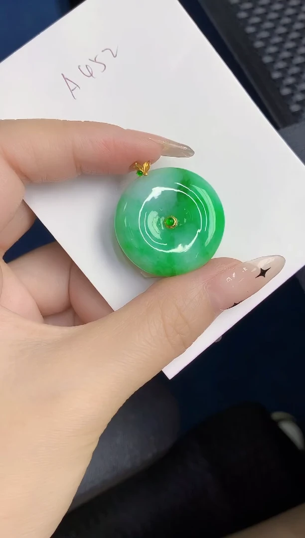 颈饰18K金镶嵌翡翠缅甸天然翡翠A货