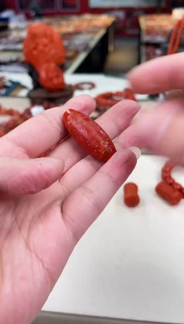 未镶嵌雕刻桶珠南红玛瑙（多样式发其一）