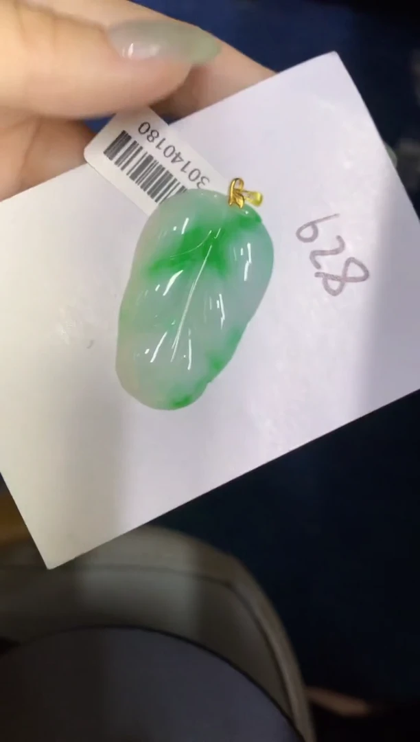 翡翠18K金镶嵌颈饰缅甸天然翡翠A货