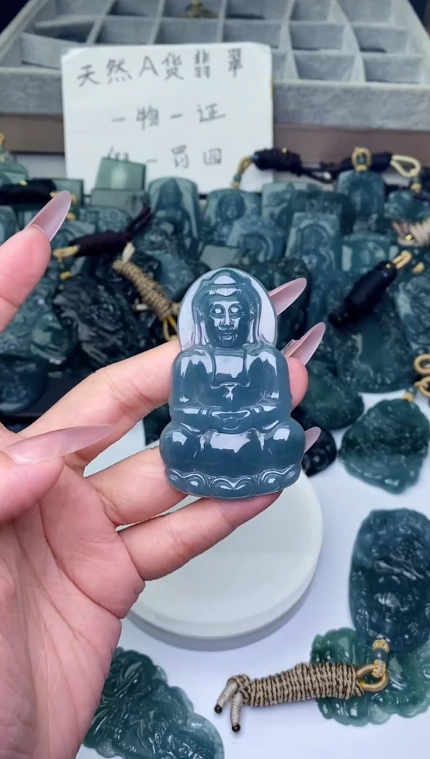 颈饰未镶嵌翡翠