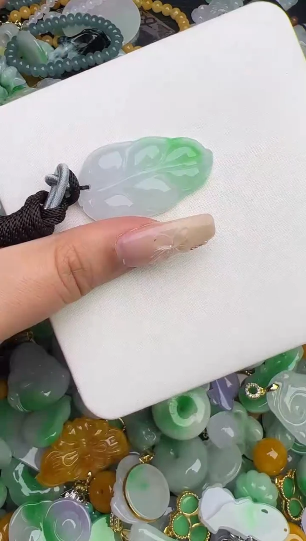 翡翠未镶嵌颈饰天然缅甸翡翠吊坠