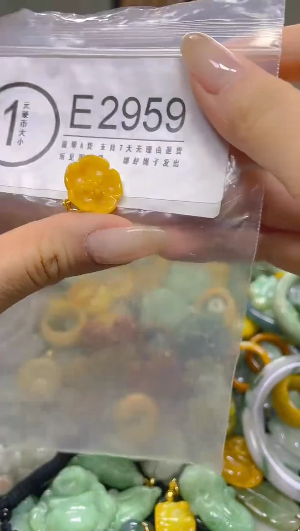 颈饰未镶嵌翡翠/E/翡翠A货，一件也是批发价