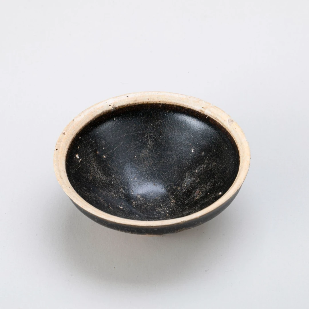 【拍卖】4、~赣州窑黑釉白覆轮斗笠盏