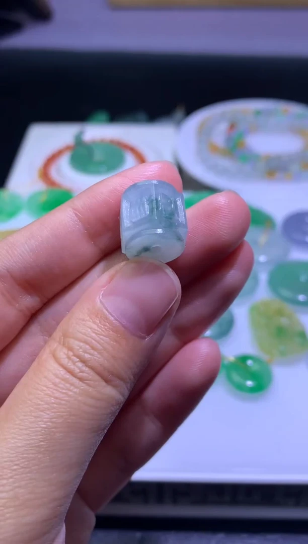 未镶嵌定制翡翠毛货