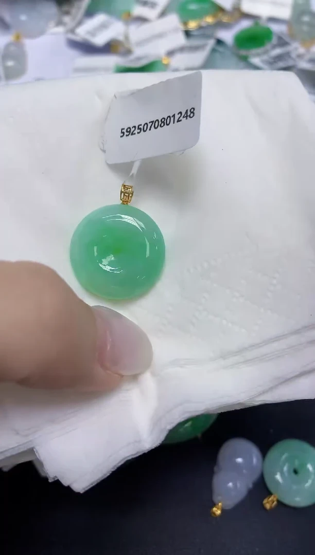 翡翠18K金镶嵌颈饰天然缅甸翡翠A货