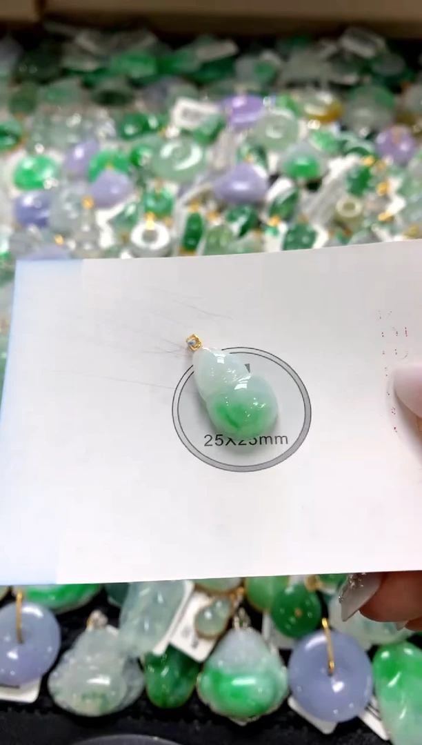 颈饰18K金镶嵌翡翠1111111111111111