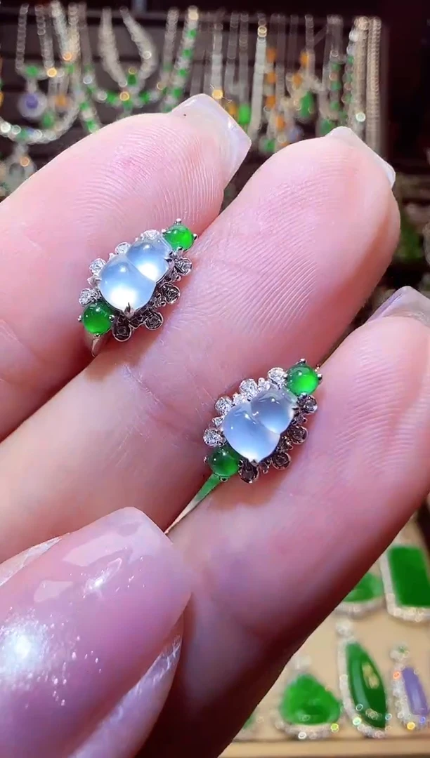 翡翠18K金镶嵌耳饰葫芦