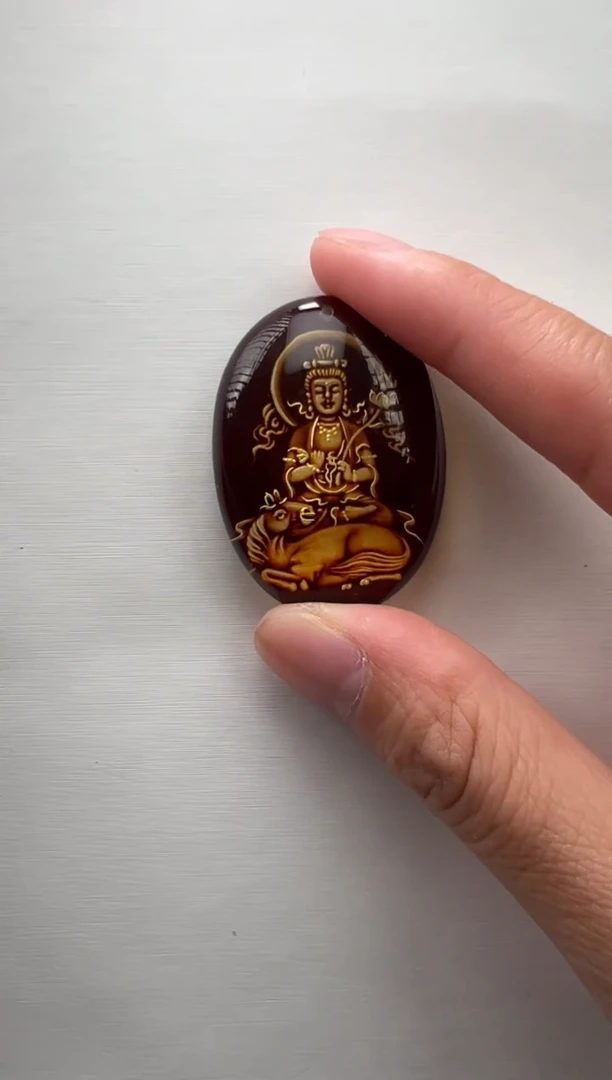 未镶嵌颈饰琥珀守护