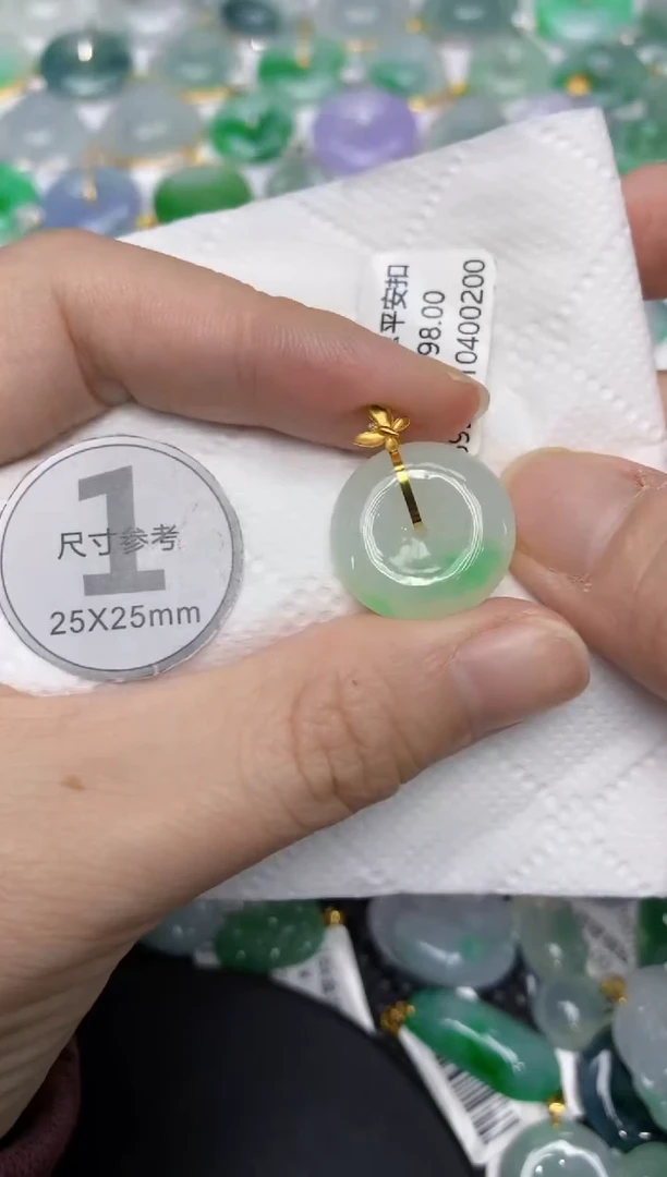 颈饰18K金镶嵌翡翠111111111