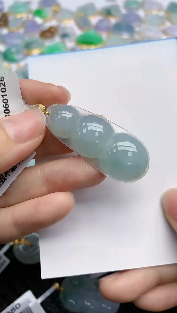 翡翠18K金镶嵌挂件天然翡翠A货