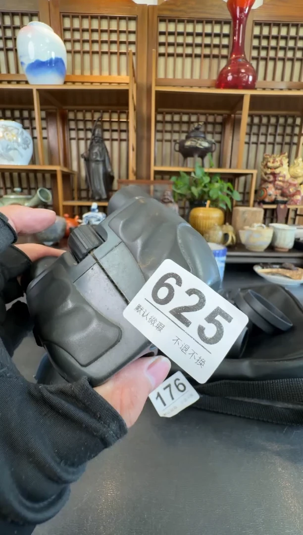 摆件c**i  注意：回流商品，默认有瑕，不退不换。