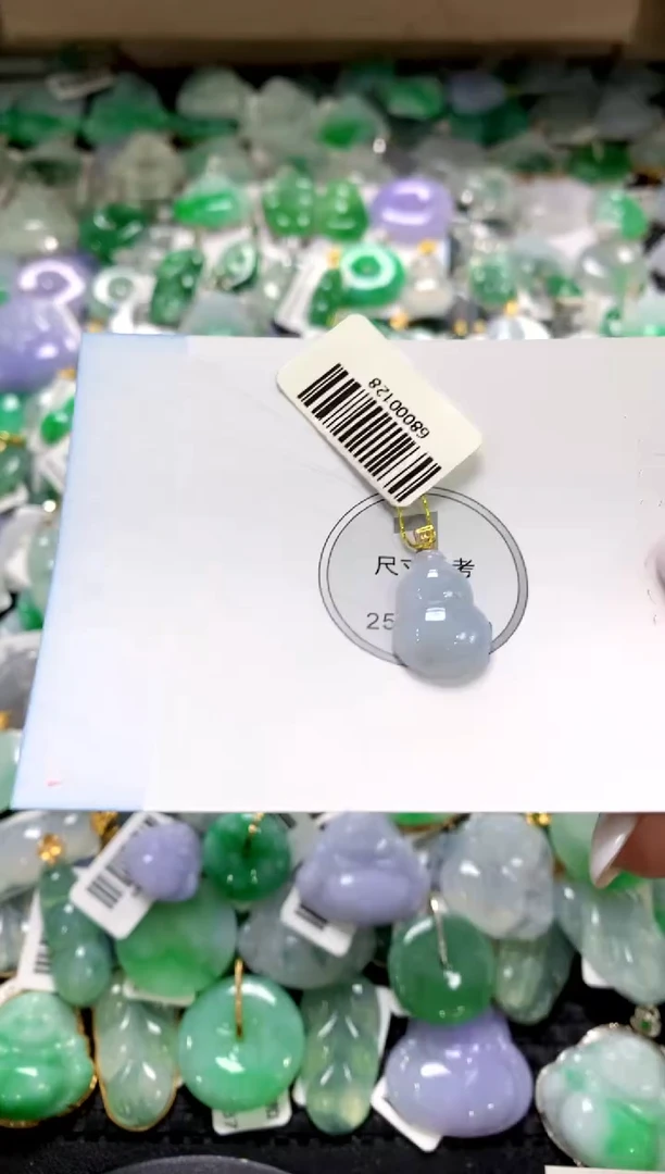 颈饰18K金镶嵌翡翠1111111111111111