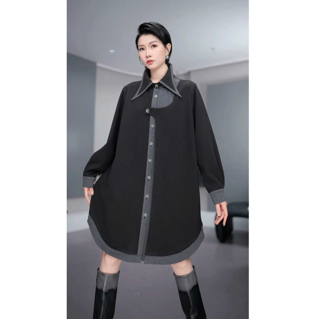 鑫鑫2025冬季新款潮牌女装时尚显瘦设计感撞色尖领气质连衣裙8078