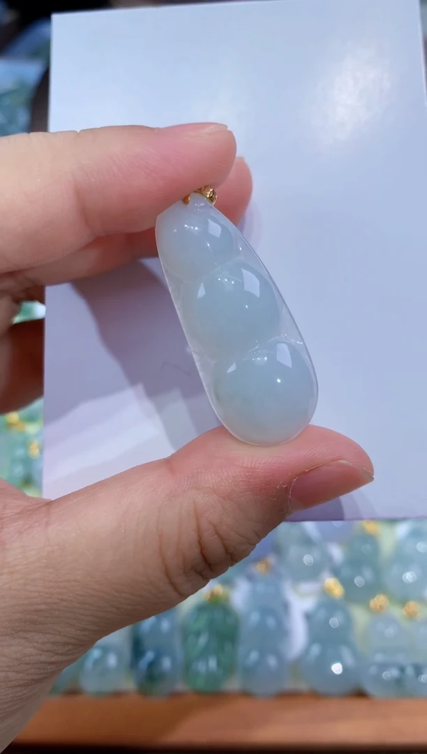 翡翠未镶嵌颈饰天然翡翠A货挂件