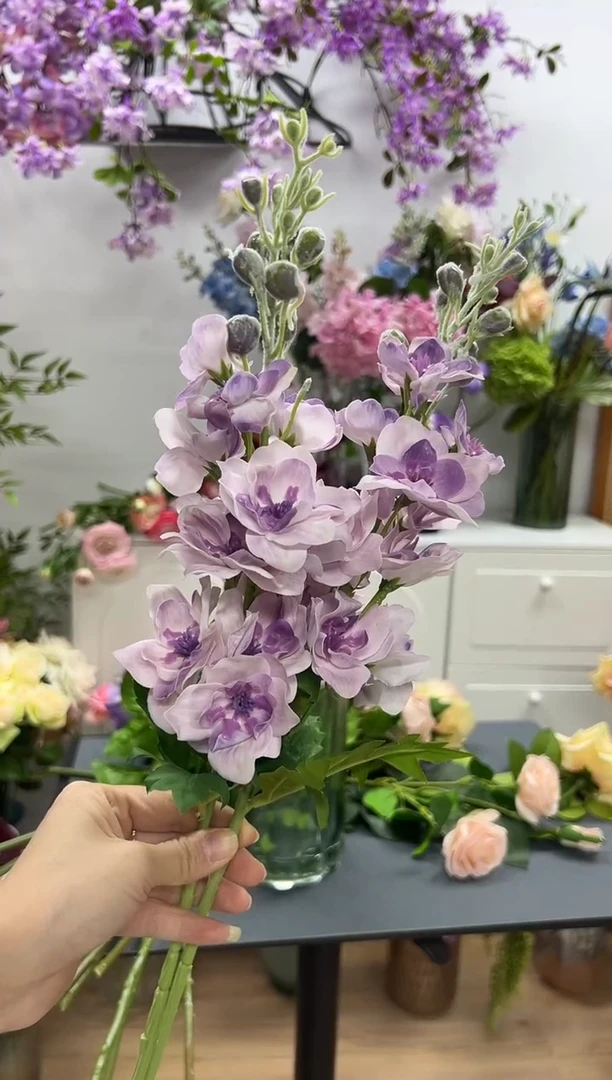 2枝紫色手感保湿飞燕