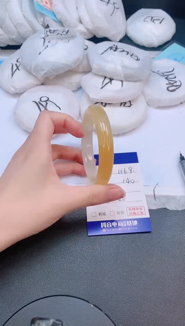 石英质玉手镯未镶嵌28L169-56