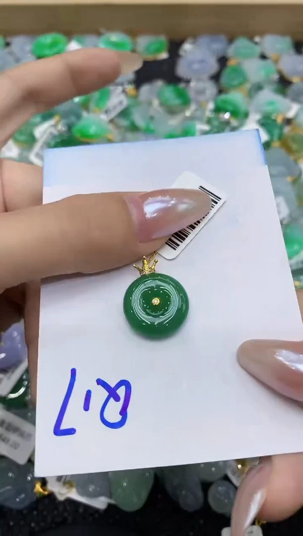 翡翠18K金镶嵌颈饰111111111111