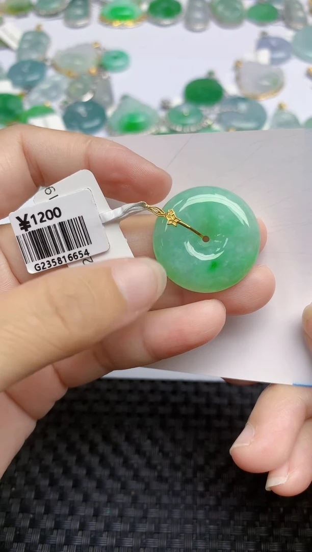 翡翠18K金镶嵌颈饰天然A货翡翠