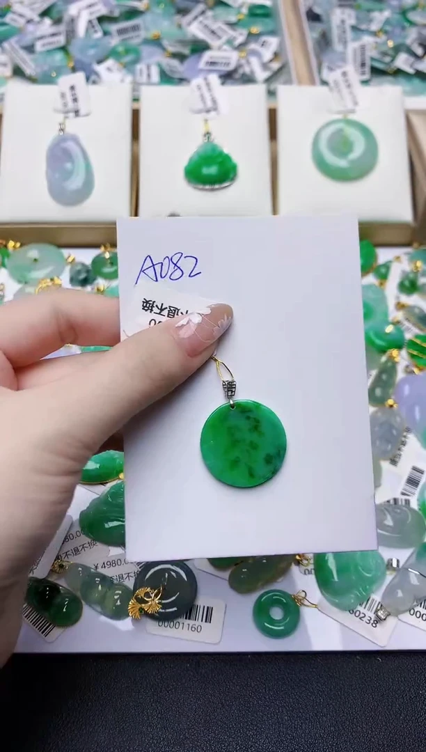 翡翠18K金镶嵌颈饰0000000000